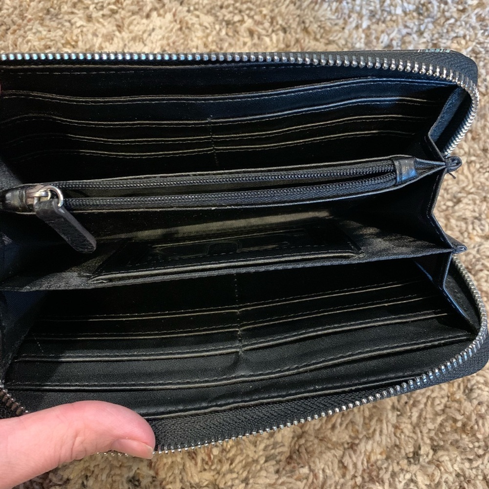 Liz Claiborne floral wallet - Picture 5 of 6
